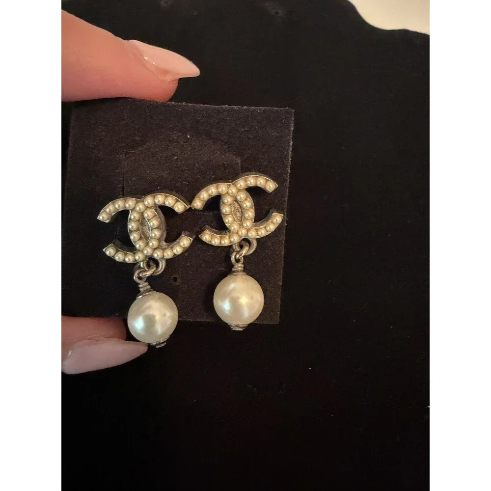 ⁠Chanel Vintage Faux Pearl CC Logo Dangle Drop Earrings Silver Tone 04A Pierced